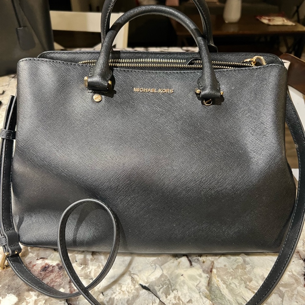 Used like new Michael Kors crossbody purse